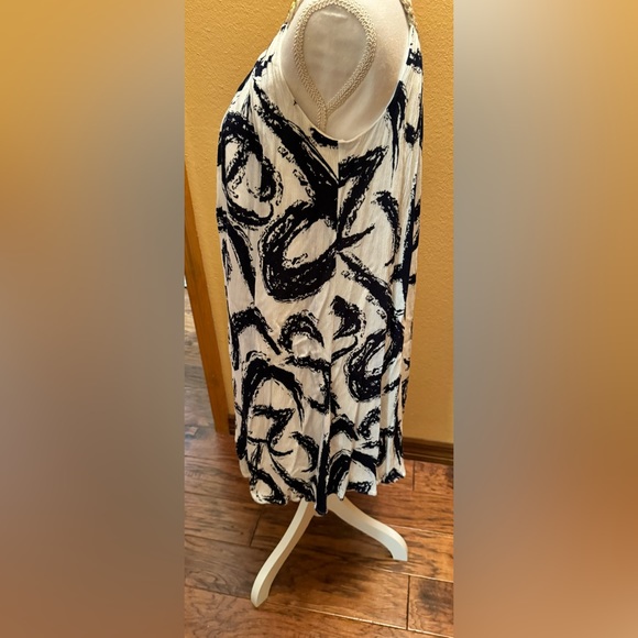 Nina Leonard women’s medium lined dress. Black/ white - Picture 5 of 11